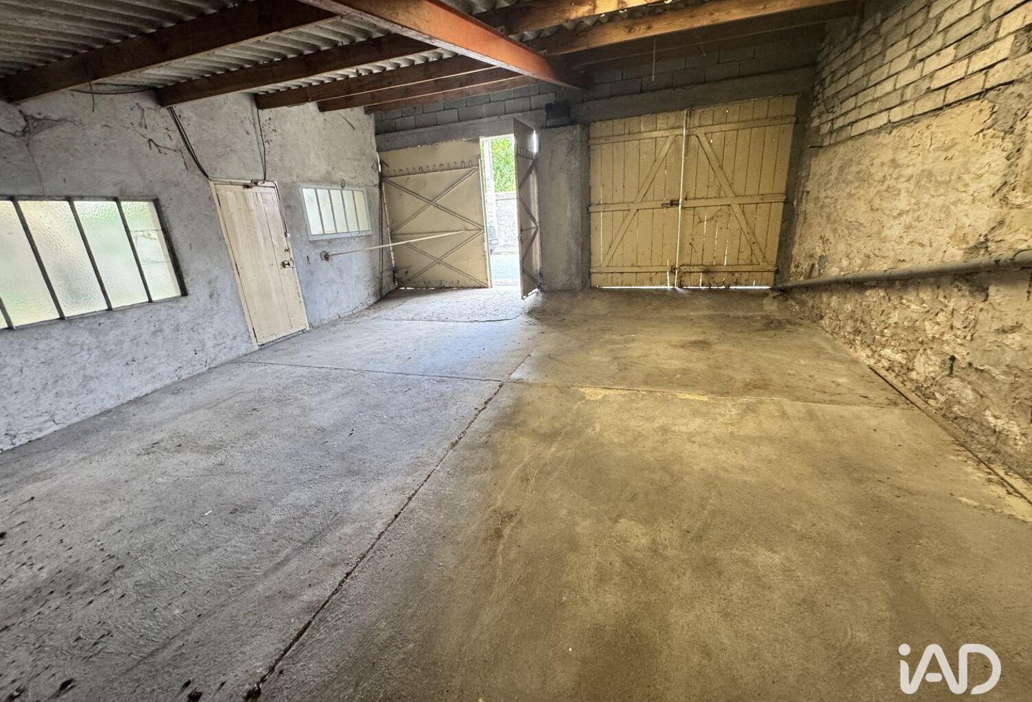 Location Garage 70 m&sup2; — photo 1