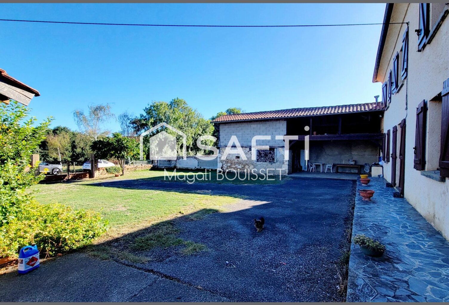 Maison de caractère à potentiel, dépendances, garage, porche, terrains, environnement calme et sans vis a vis. — photo 1