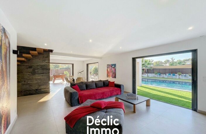 VILLA CONTEMPORAINE D'EXCEPTION - 4 CHAMBRES - PISCINE - GARAGE - ROQUEFORT-LES-PINS — photo 2
