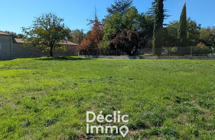 Mansle-les-Fontaines  Terrain à bâtir de 2 000 m²  Accès RN10 — photo 2