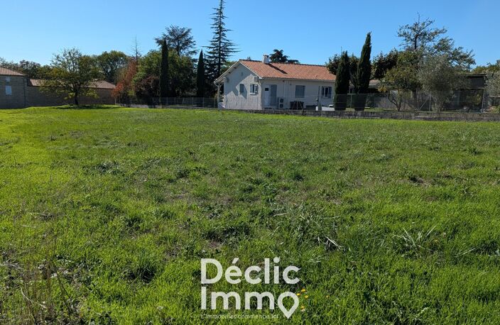 Mansle-les-Fontaines  Terrain à bâtir de 2 000 m²  Accès RN10 — photo 3