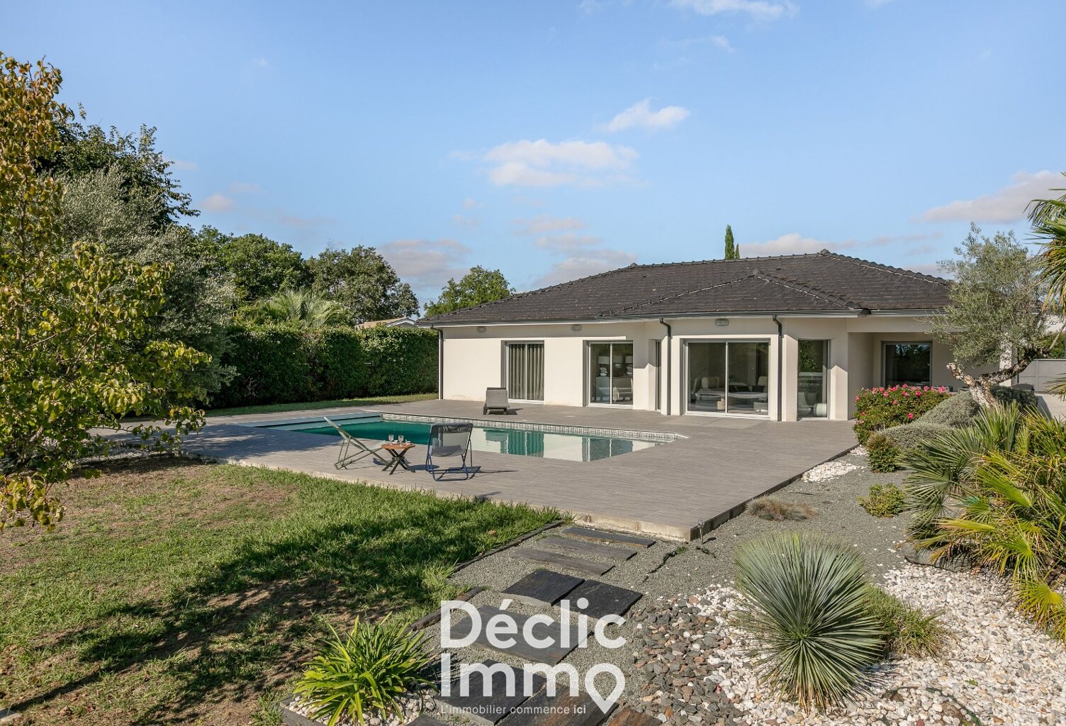 Maison contemporaine de plain-pied de 166 m² avec piscine, sur un terrain paysager de 1 500 m² à 15 min de Bordeaux — photo 1