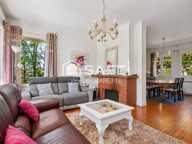 Quatre chambres, un grand jardin arboré et une terrasse de 80 m² : une maison où la vie de famille prend toute sa place. — photo 3