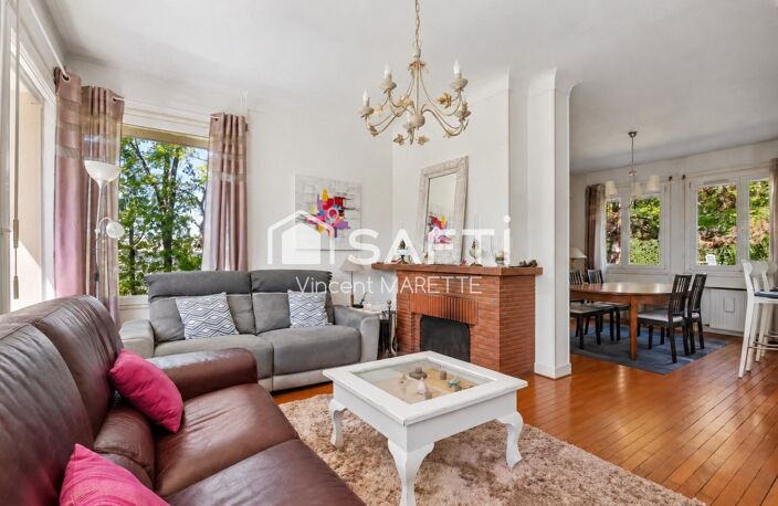 Quatre chambres, un grand jardin arboré et une terrasse de 80 m² : une maison où la vie de famille prend toute sa place. — photo 3
