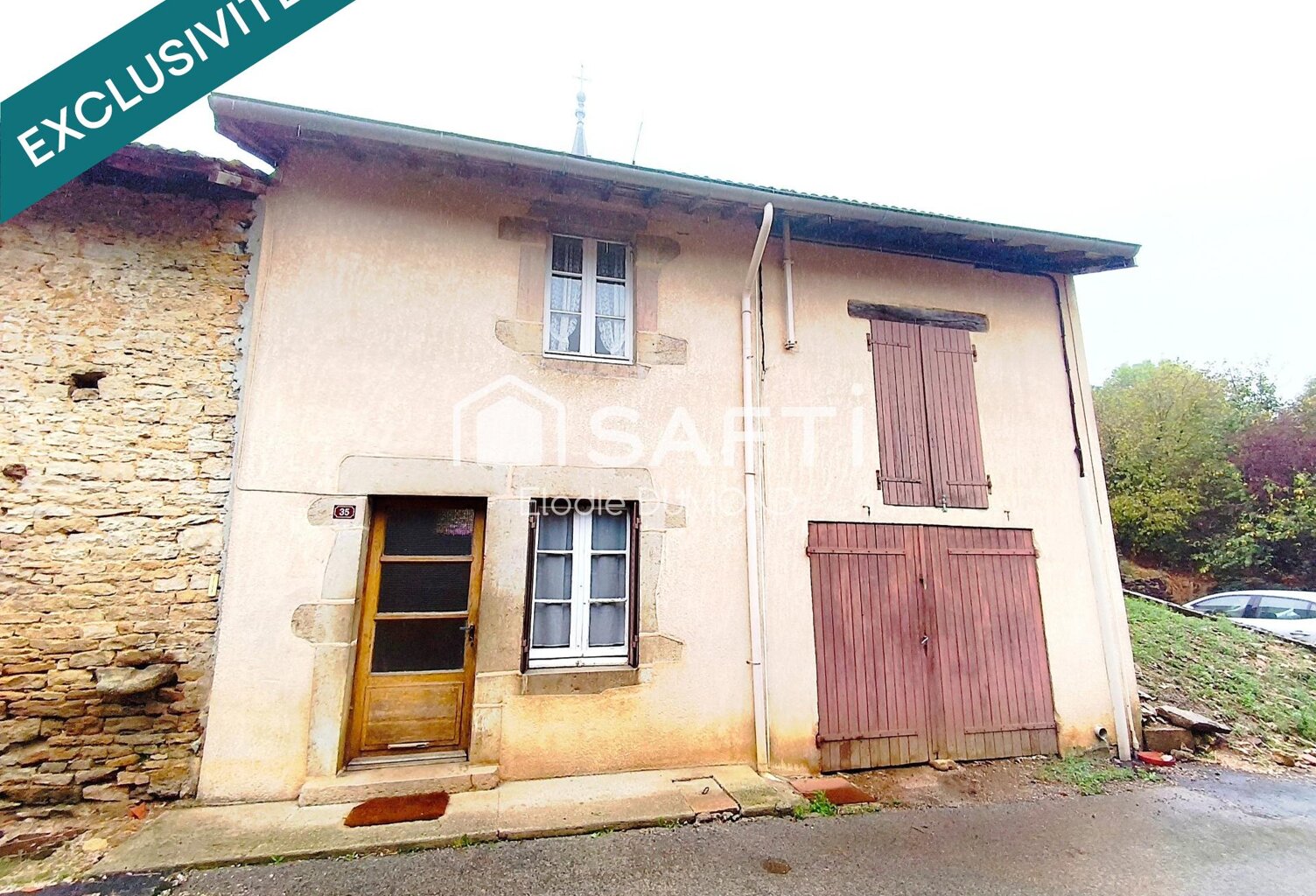 Jolie maison de village de 41 m2 à rénover entièrement disposant de combles, un garage et une grange. — photo 1