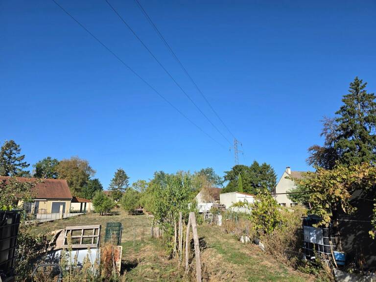 Terrain constructible arboré de 2 248 m² — photo 1
