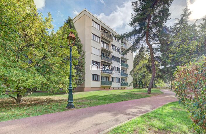 T4 refait à neuf en dernier étage avec ascenseur — photo 2