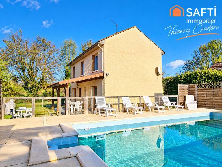 Maison avec piscine et terrain clôturé. — photo 1