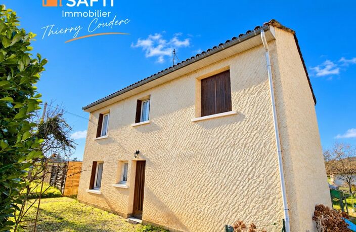 Maison avec piscine et terrain clôturé. — photo 3