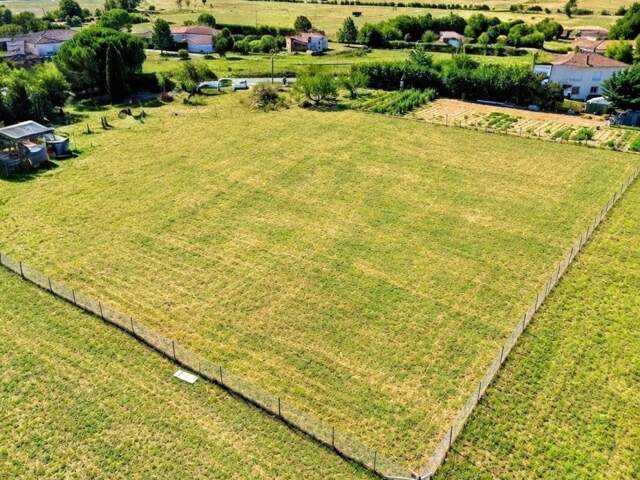 Terrain constructible — photo du bien