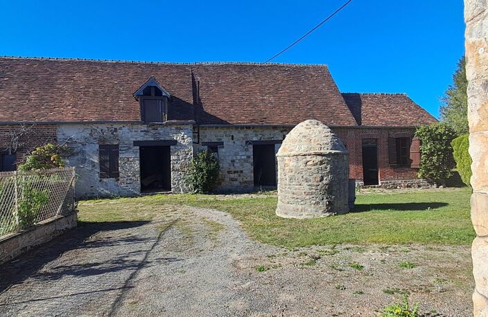 Ancien corps de ferme et ses dépendances / 5500m² — photo 2