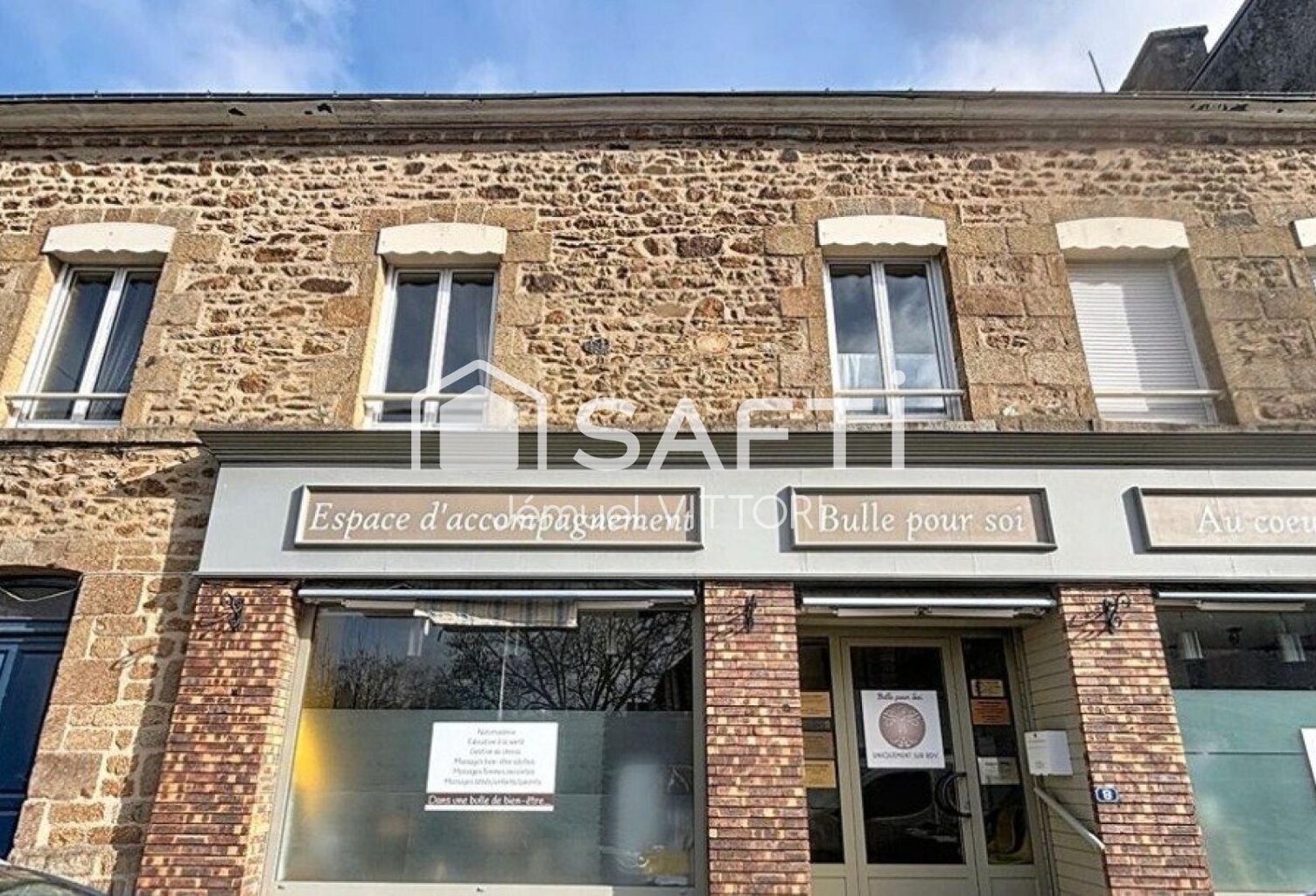 Immeuble de rapport loué  Hyper centre d'Ernée — photo 1