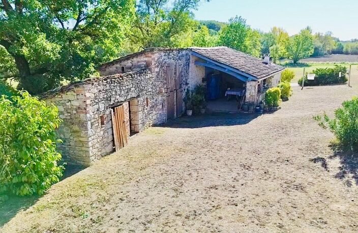Corps de ferme avec dépendances et terrain de 3300m² — photo 2