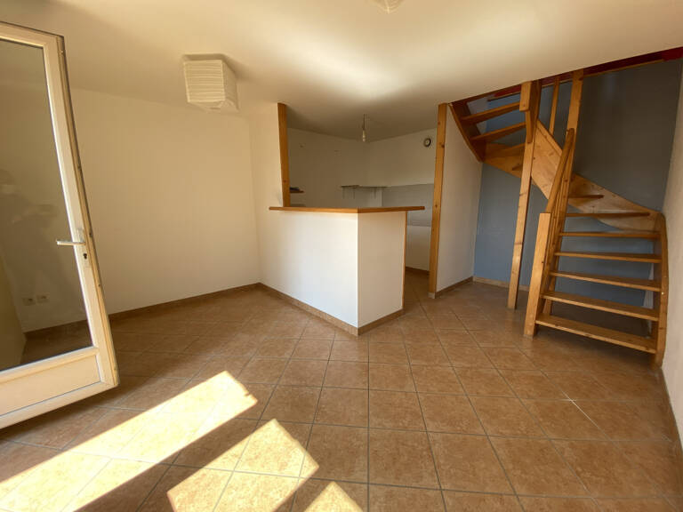 A LOUER AGRÉABLE APPARTEMENT DE TYPE 2 DUPLEX A SAIN BEL — photo 1
