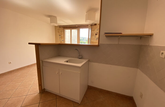 A LOUER AGRÉABLE APPARTEMENT DE TYPE 2 DUPLEX A SAIN BEL — photo 2