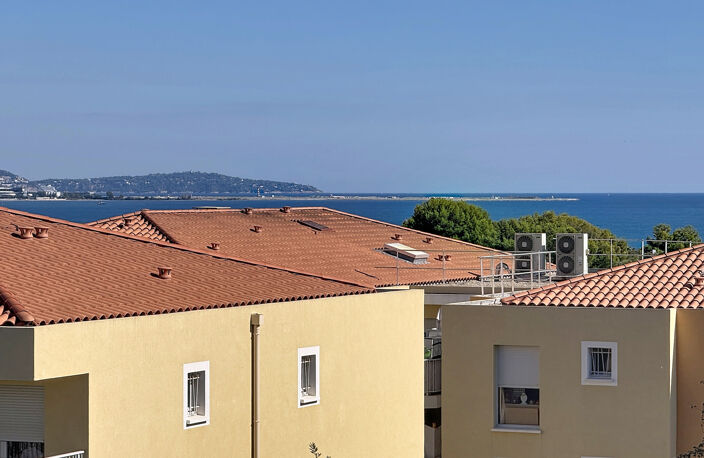 Villeneuve-Loubet Plage   À vendre, superbe 2 pièces en dern — photo 2