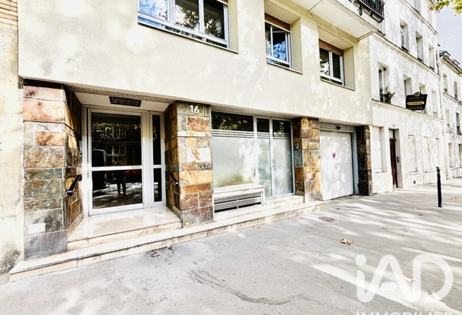 Vente Garage 11 m&sup2; — photo 1