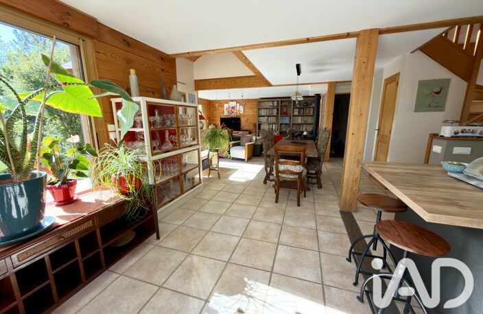 Vente Maison/villa 9 pièces — photo 2