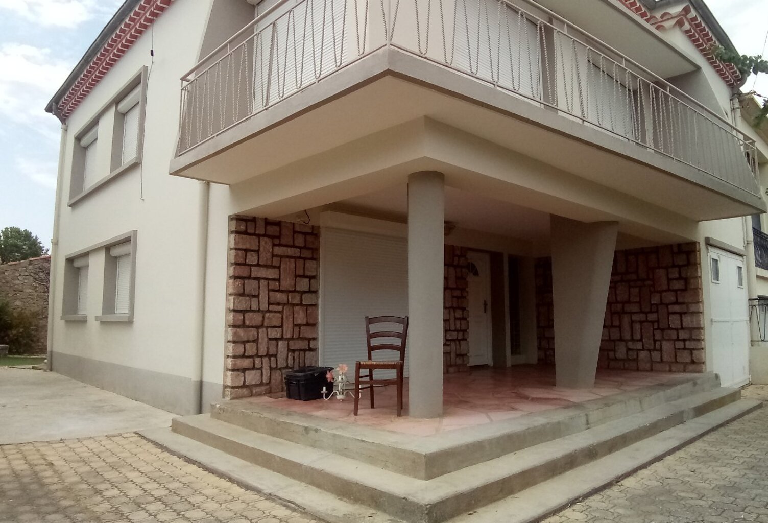 Villa — photo 1