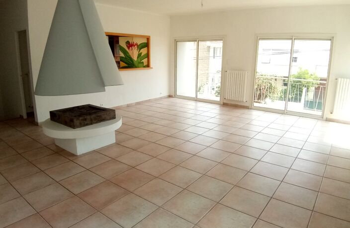 Villa — photo 3
