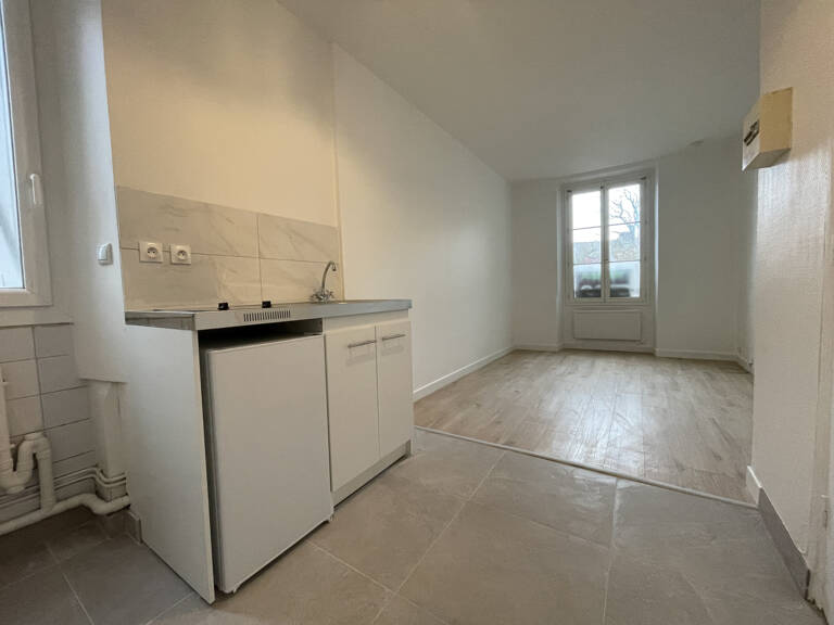 STUDIO 20 M2 CENTRE VILLE NEAUPHLE LE CHATEAU — photo 1