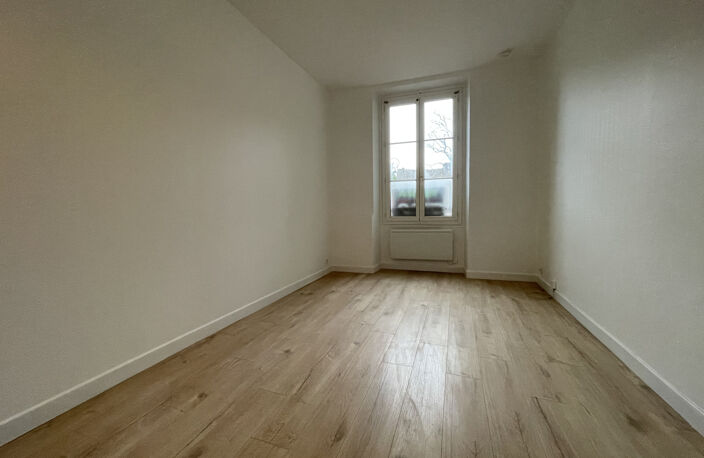 STUDIO 20 M2 CENTRE VILLE NEAUPHLE LE CHATEAU — photo 3