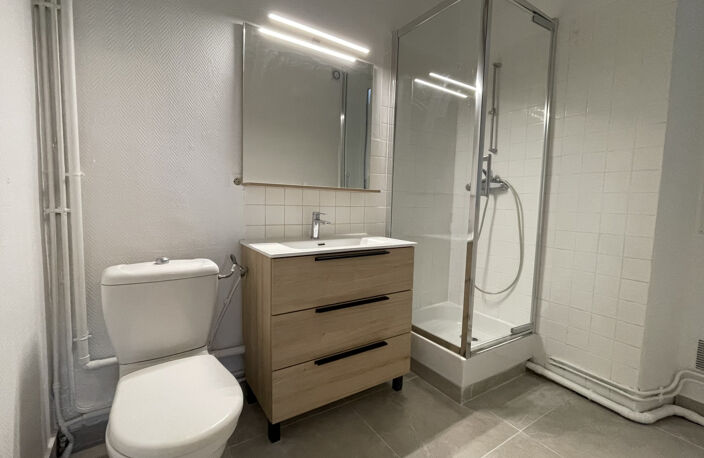 STUDIO 20 M2 CENTRE VILLE NEAUPHLE LE CHATEAU — photo 4