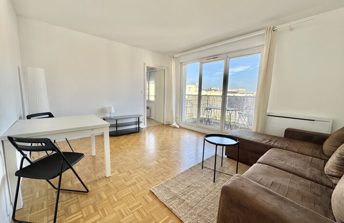 T2 sans vis-à-vis, étage élevé, balcon. — photo 3