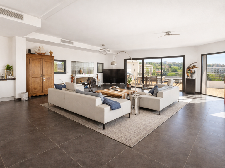 Aix-en-Provence quartier brunet - Appartement d'exception de 222m2 dernier étage avec terrasse panoramique — photo 1