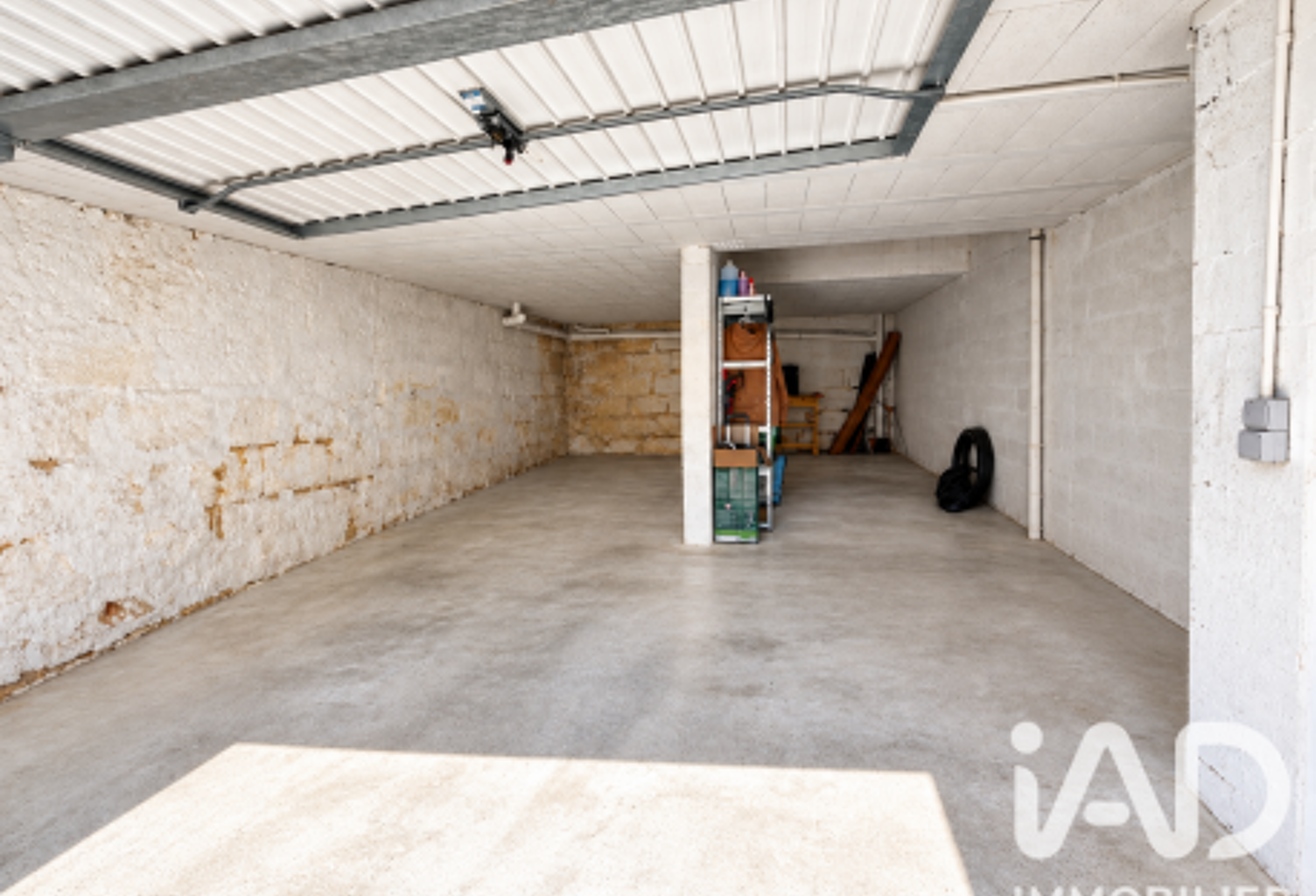 Vente Garage 50 m&sup2; — photo 1