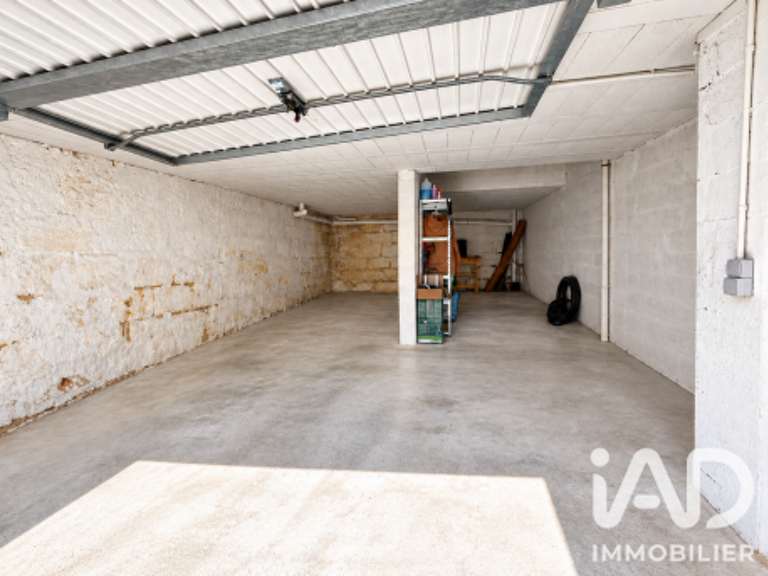 Vente Garage 50 m&sup2; — photo 1