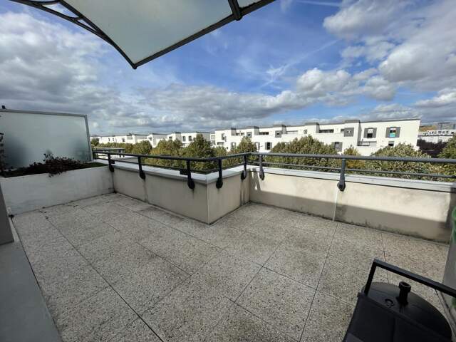Dernier étage, appartement 3 pièces avec terrasse. — photo du bien