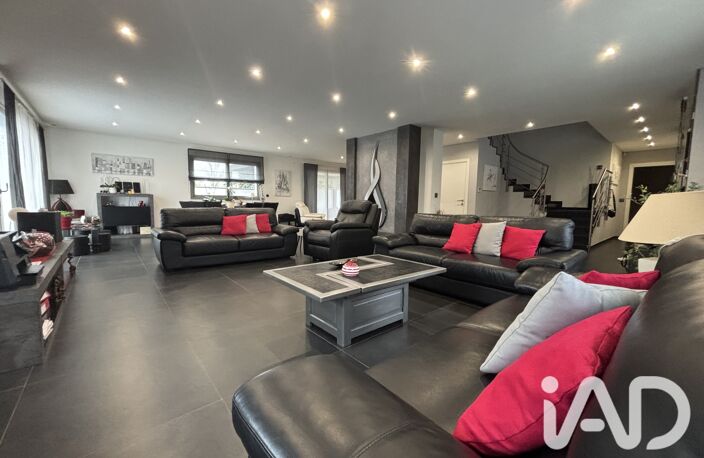 Vente Maison/villa 10 pièces — photo 2