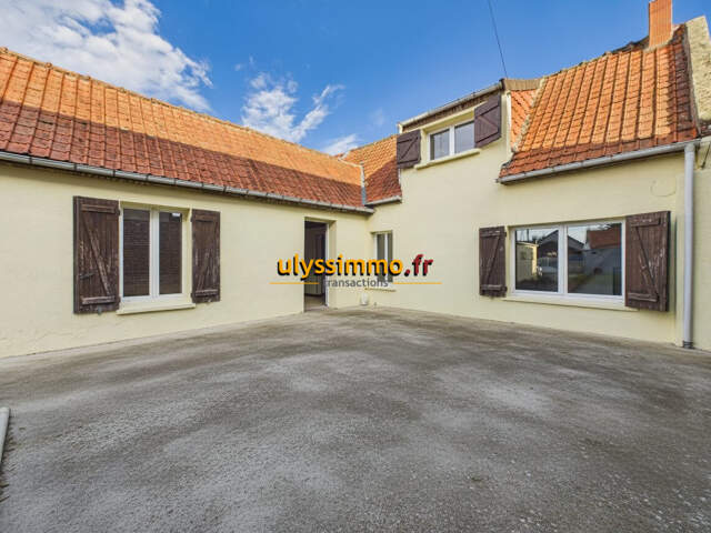 maison de 5 pièces avec garages et jardin — photo du bien