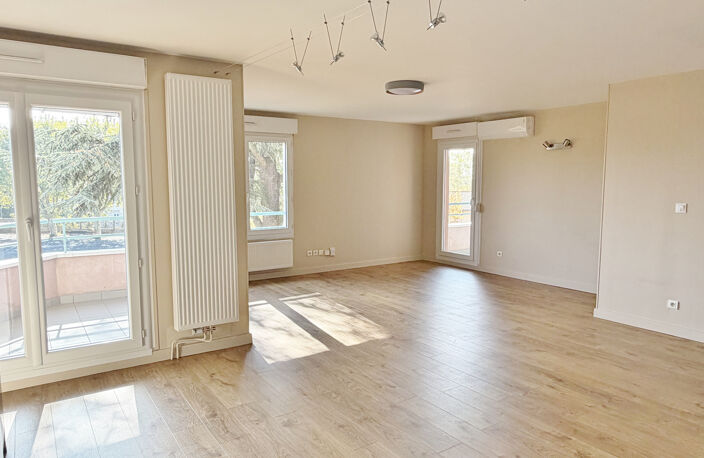 Beau T4 de 88 m2 en plein centre et au calme avec 3 chambres — photo 2