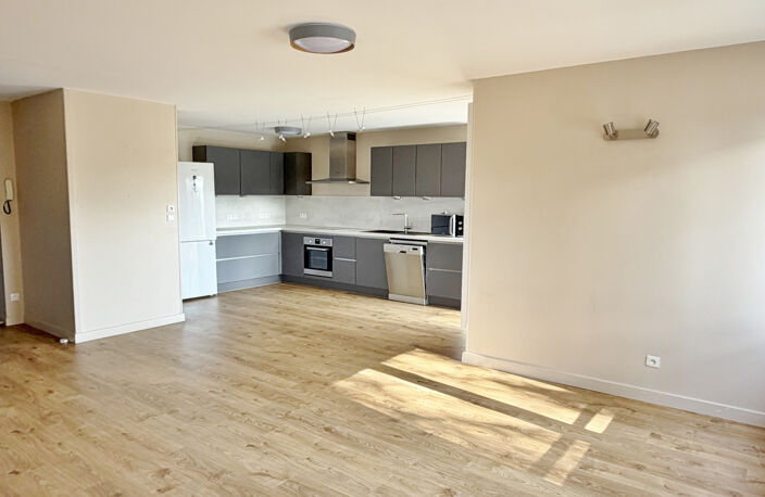 Beau T4 de 88 m2 en plein centre et au calme avec 3 chambres — photo 5