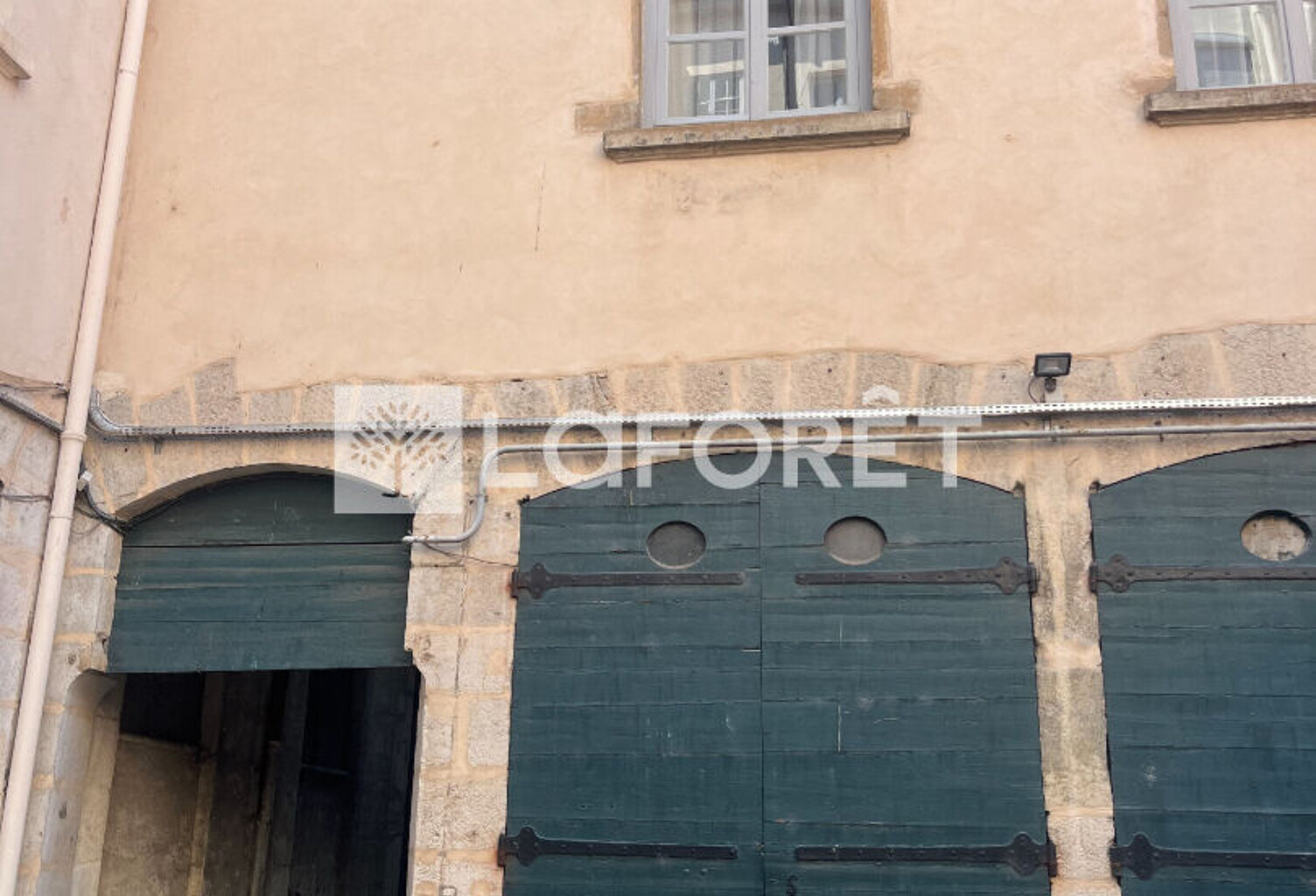 PLACE  BELLECOUR GRAND GARAGE A LOUER — photo 1