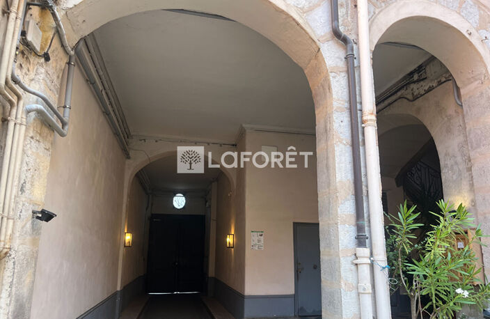 PLACE  BELLECOUR GRAND GARAGE A LOUER — photo 2