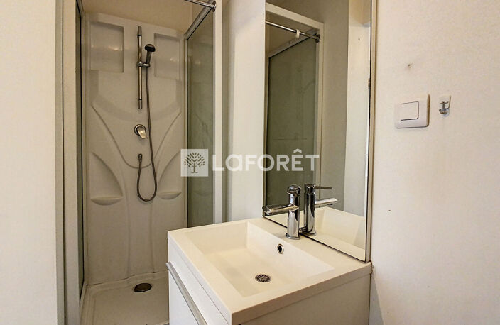 T2 NON MEUBLE AU 12 RUE SAINT JEAN LYON 5 — photo 4