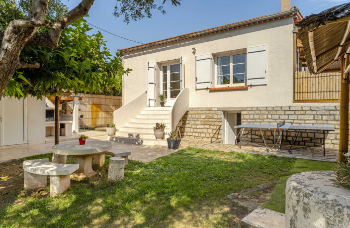 SOLLIES-PONT  MAISON - PISCINE - PLAIN PIED - 3 chambres  + 1 T2 +  1 appartement avec jardin indépendant — photo 2