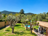 SOLLIES-PONT  MAISON - PISCINE - PLAIN PIED - 3 chambres  + 1 T2 +  1 appartement avec jardin indépendant — photo 3