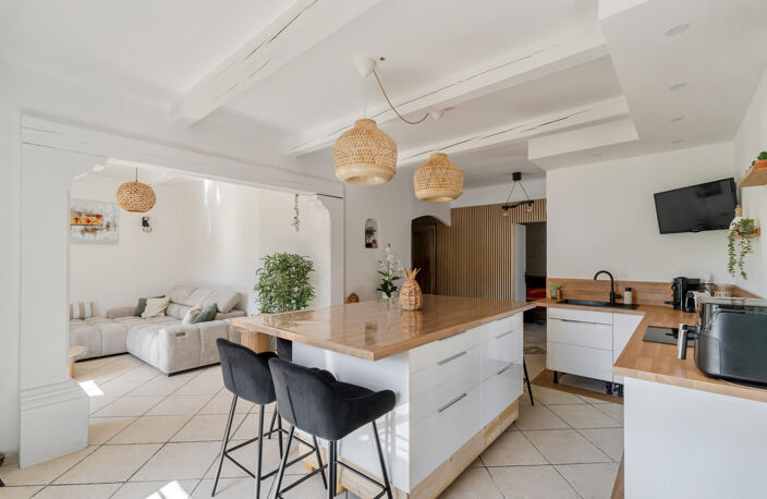 SOLLIES-PONT  MAISON - PISCINE - PLAIN PIED - 3 chambres  + 1 T2 +  1 appartement avec jardin indépendant — photo 5