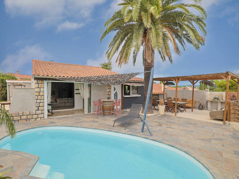 Une villa de plain-pied T5 avec piscine et garage et place de stationnement — photo 1
