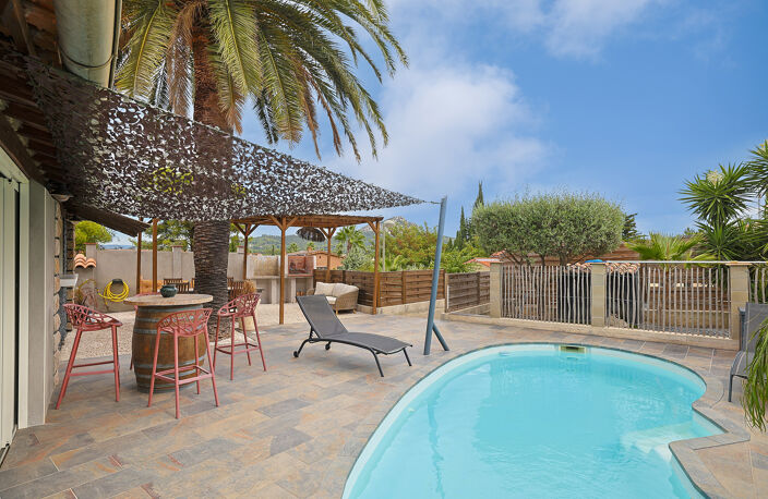 Une villa de plain-pied T5 avec piscine et garage et place de stationnement — photo 2