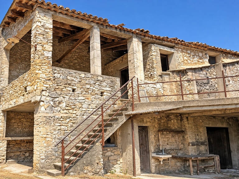 Maison de village a rénover avec terrain — photo 1