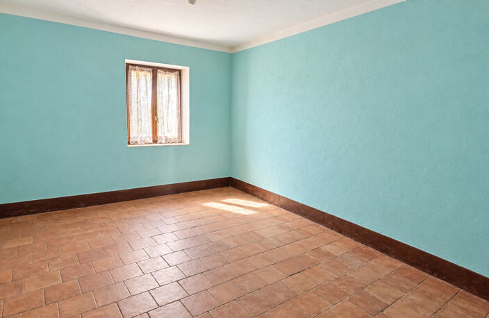 Maison de village a rénover avec terrain — photo 3