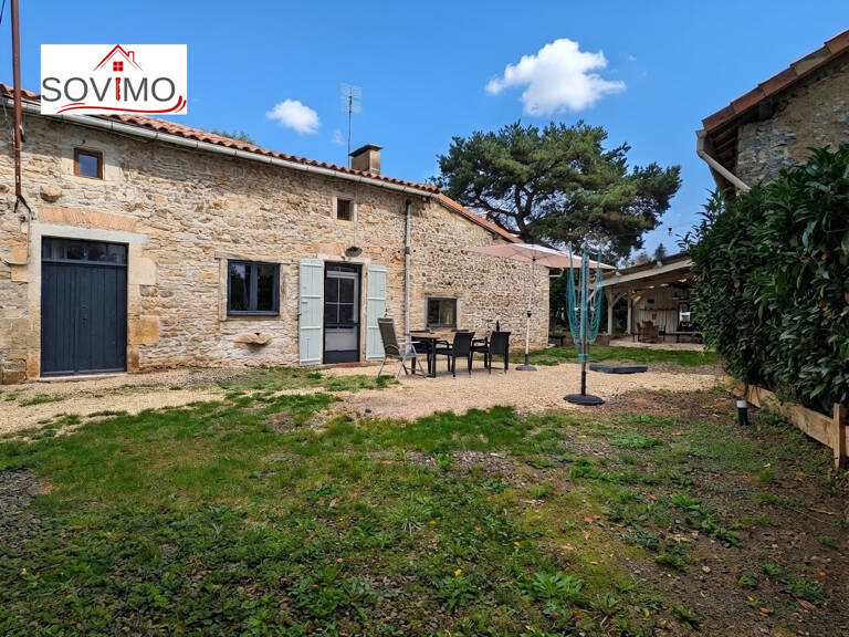 EN CAMPAGNE, JOLIE MAISON CHARENTAISE AVEC GRANGE ET TERRAIN — photo 1