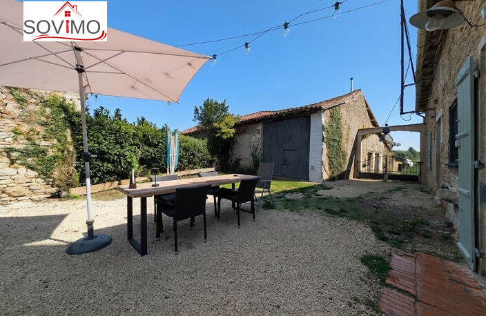 EN CAMPAGNE, JOLIE MAISON CHARENTAISE AVEC GRANGE ET TERRAIN — photo 5