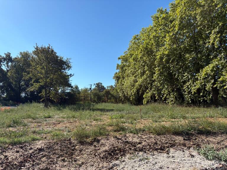 Terrain à bâtir à Artigues-près-Bordeaux (33370) — photo 1