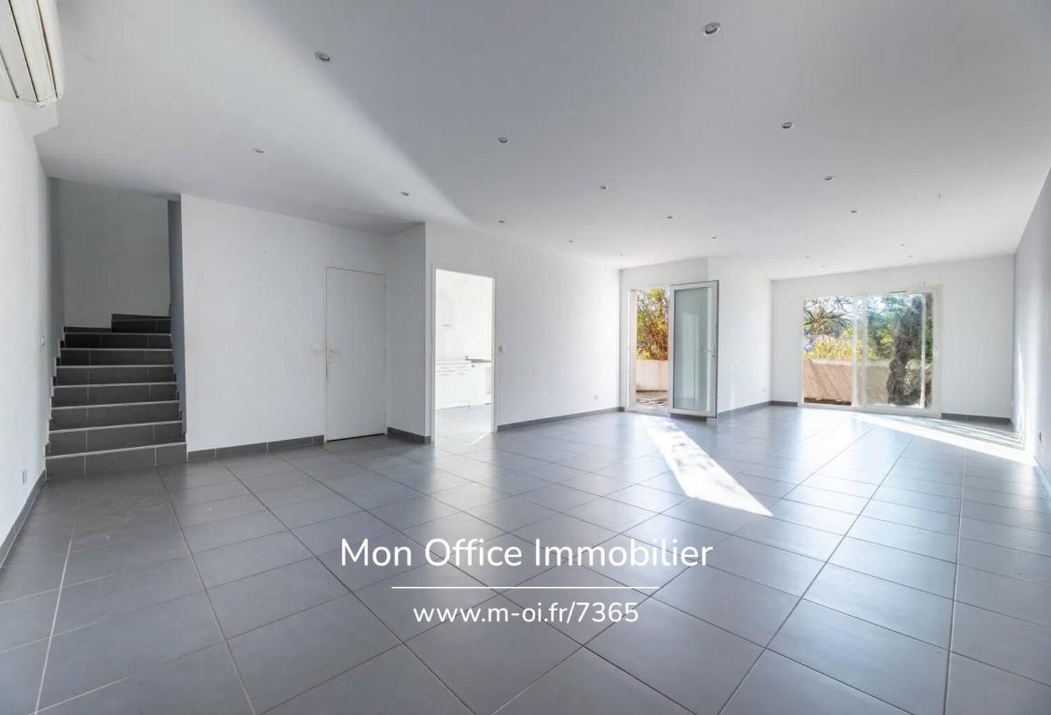 Référence : 7365-ASI. - Peypin - Beau duplex T4 avec jardin — photo 1